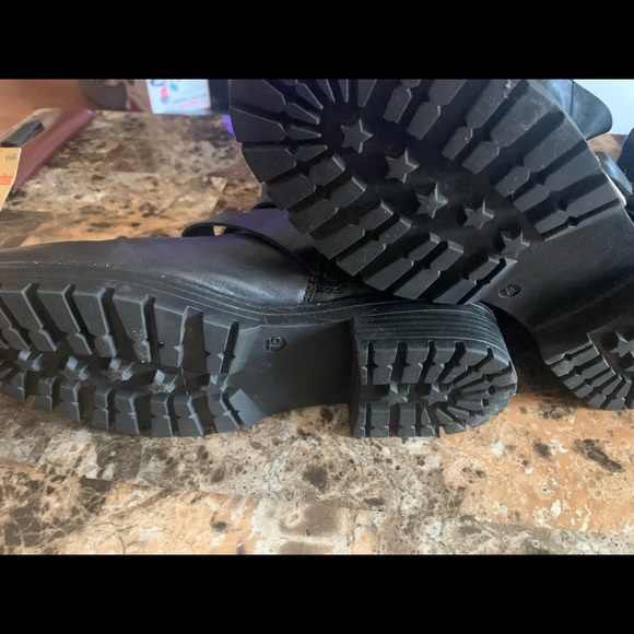 Black leather boot - Picture 4 of 6